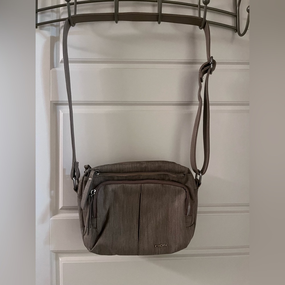 Dion Crossbody bag